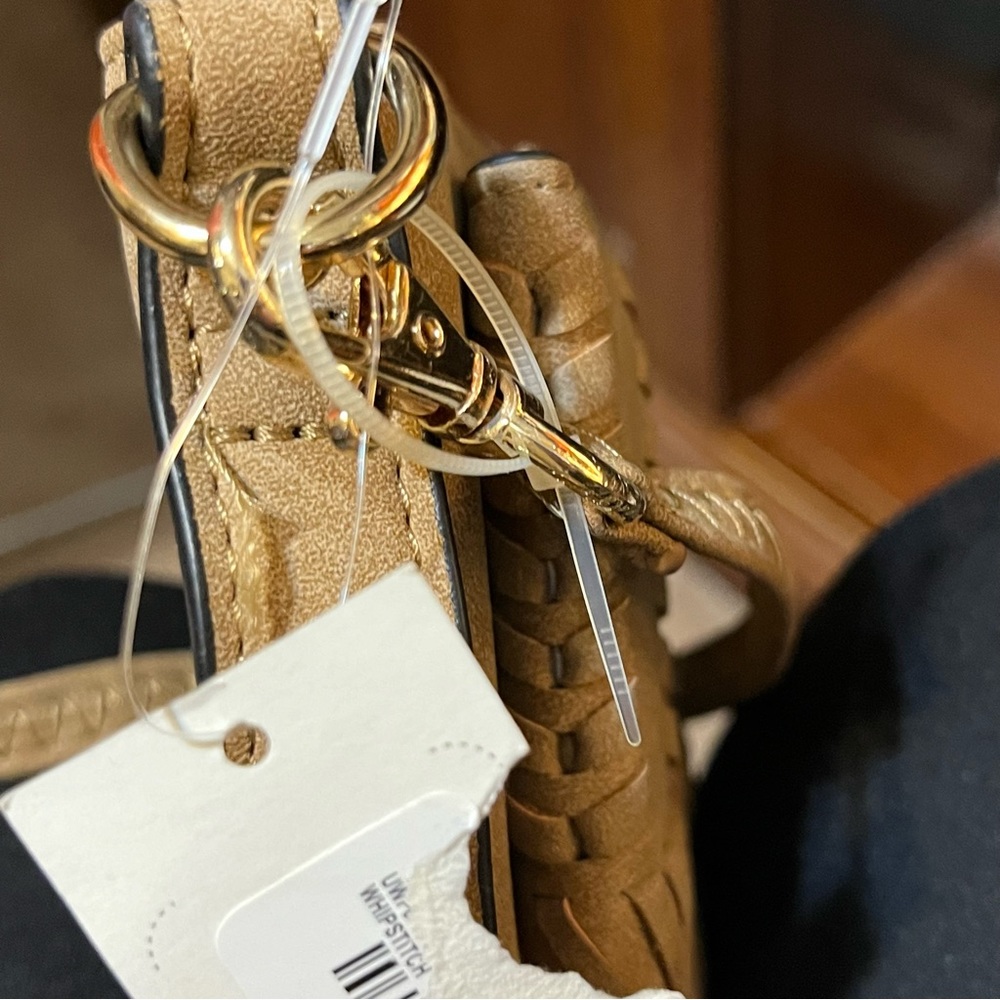 Francesca’s Small woven crossbody - Picture 6 of 9